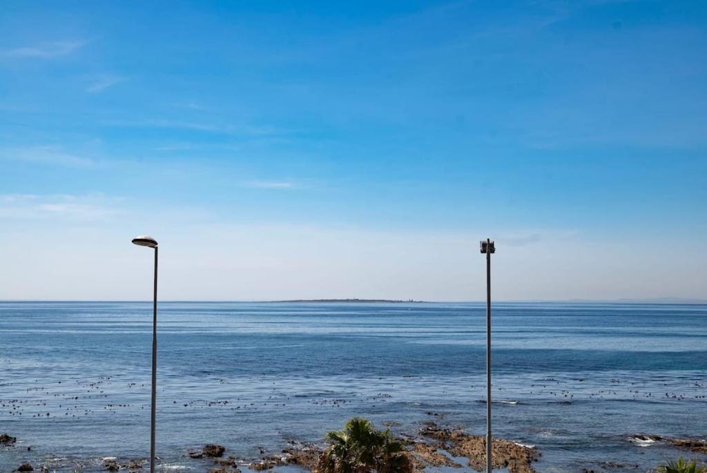 Awe-inspiring Ocean-views Apt no load-shedding, Kapské Město