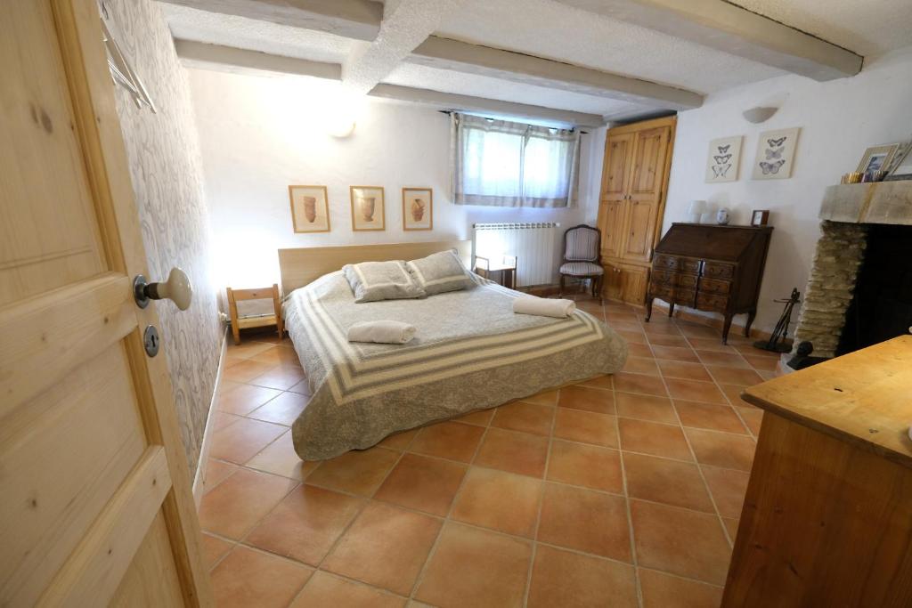 very pleasant provençal mas, typical to the region, with heated pool in saint remy de provence - 9 people - 4