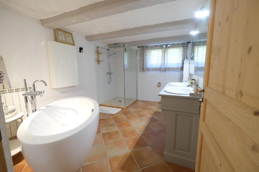 very pleasant provençal mas, typical to the region, with heated pool in saint remy de provence - 9 people - 5
