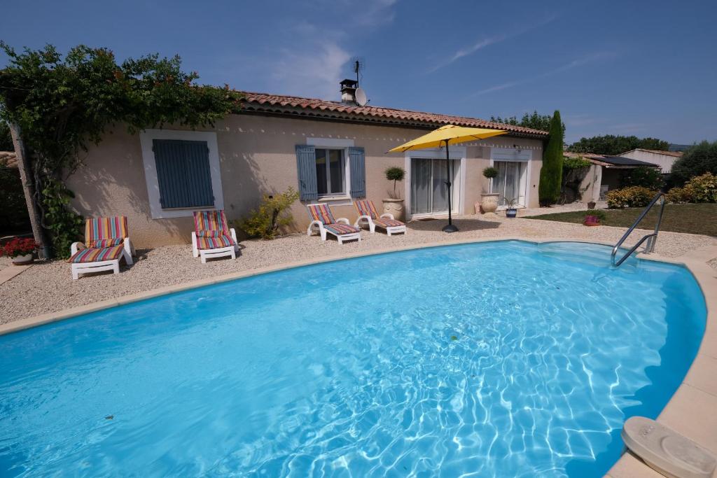 pretty holiday rental with swimming pool in isle-sur-la-sorgue, in the département of vaucluse, in provence 4 people - 1