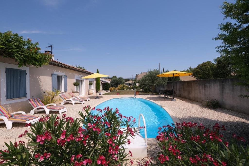 pretty holiday rental with swimming pool in isle-sur-la-sorgue, in the département of vaucluse, in provence 4 people - 2