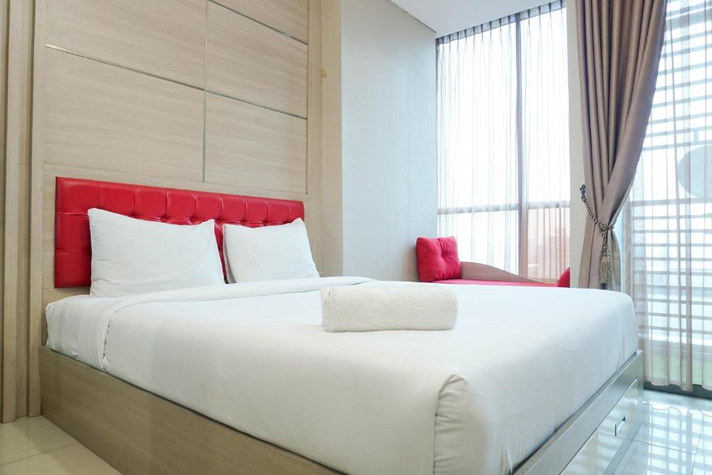 Fully Furnished with Cozy Studio GP Plaza Apartment By Travelio, Jakarta