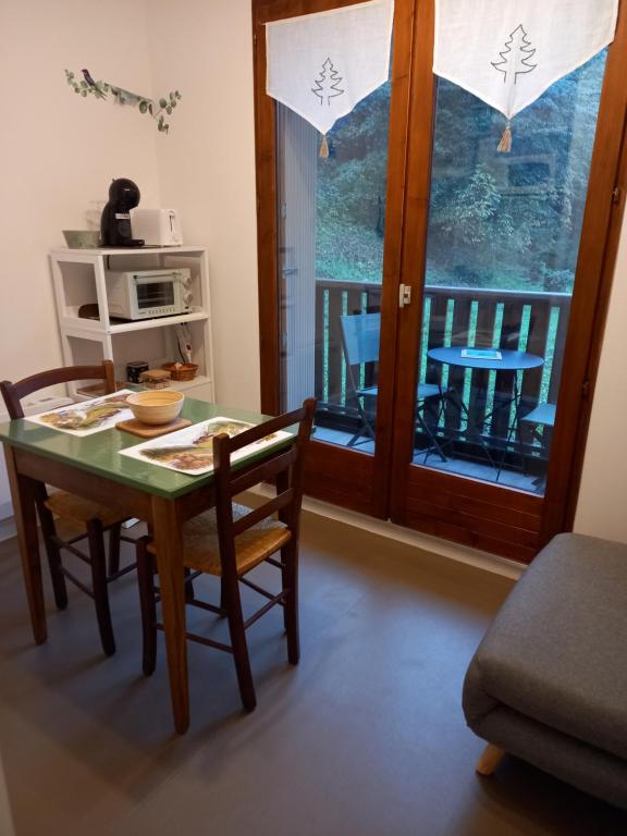 Petit nid douillet , T1 traversant , séjour , balcon ,cuisine indépendante, loggia , au calme, proche centre ville - 5