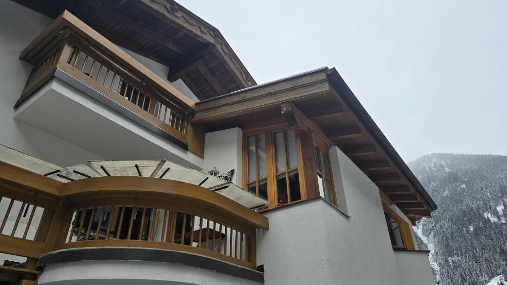 Ferienwohnung im Zentrum von Kappl Nähe Ischgl PAZN102 by FeWo-PLAN, Kappl