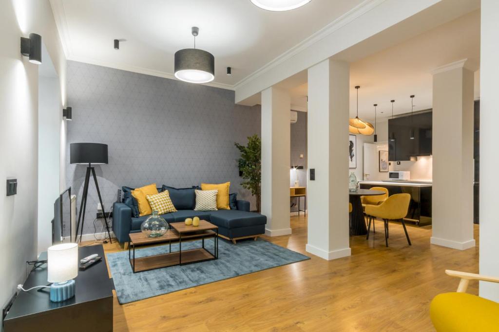 Wide and modern -1 bedroom 15 bathrooms- Malasaña - 2