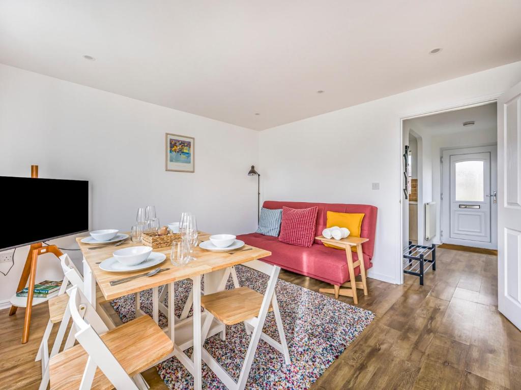 Charming Coastal Home with Garden Pass The Keys, Chichester