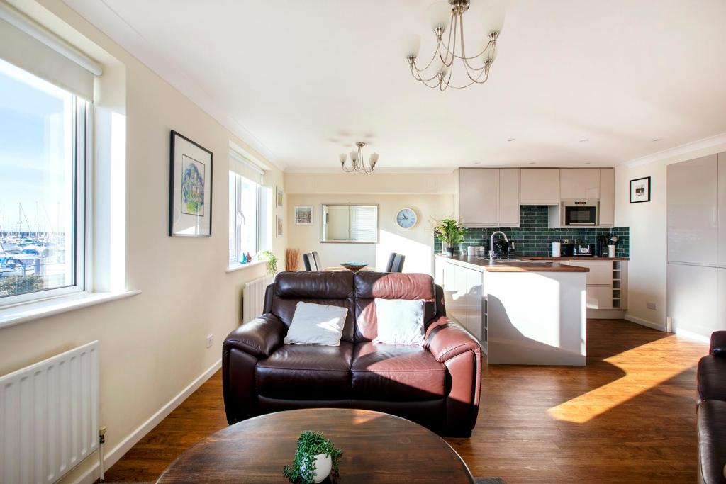 2BR Apartment with Balcony on Brighton Marina, Brighton & Hove