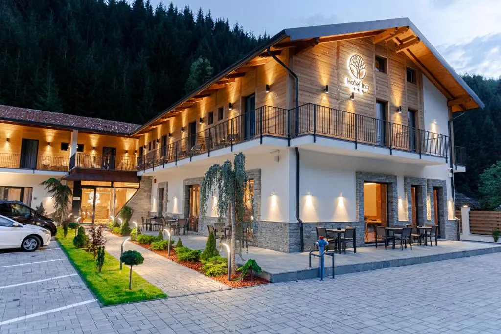 Hotel INA, hotel in Borşa