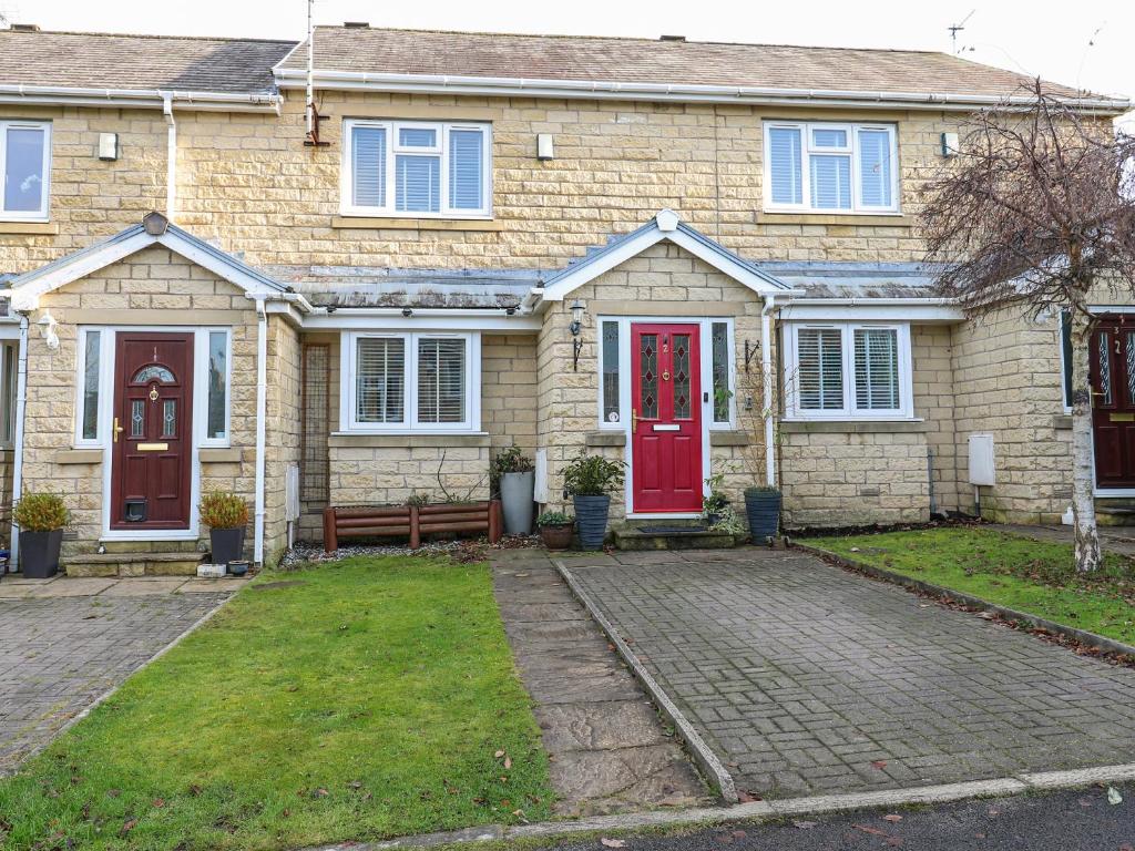 Milo's Lodge, Glossop