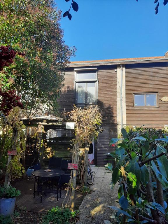 Duplex14h 1er étage jardinet 1 parking ou studio14B rdc terrasse sans parking - 2