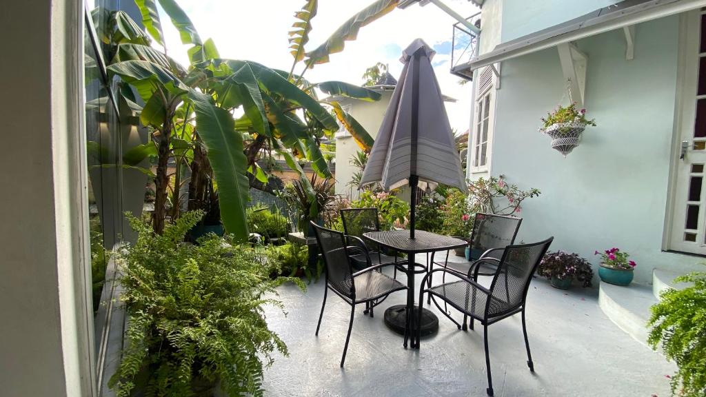 Garden, Trinidad Gingerbread House in Port Of Spain
