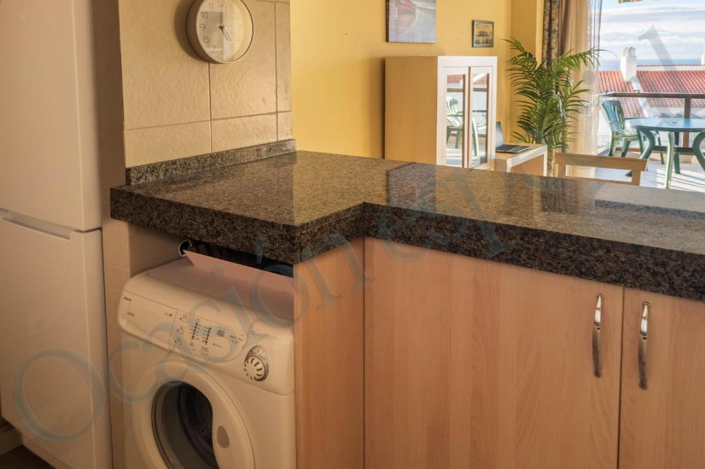 Apartamentos Lago Oceanfront with Los Gigantes and La Gomera Views - 4