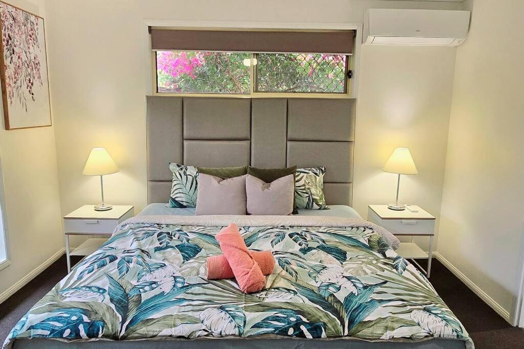 Relaxing Hamptons Style Home In Forest Lake, Doolandella