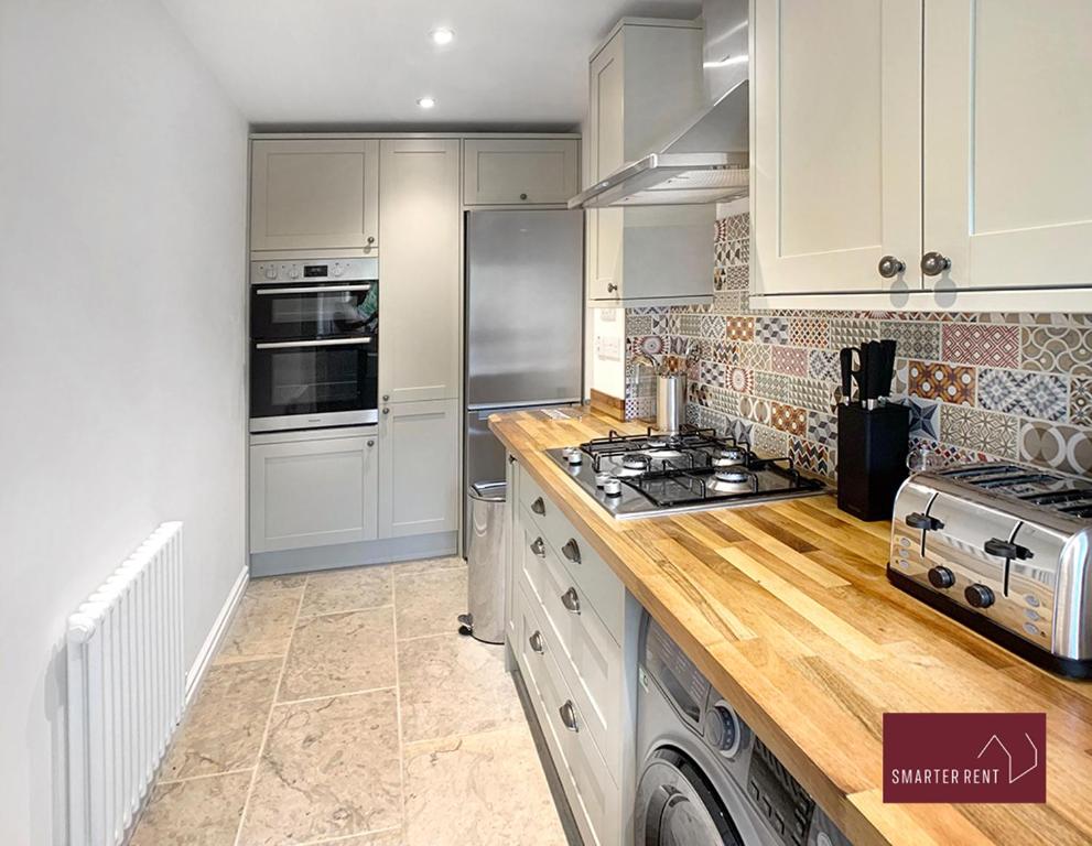 Farnborough - Newly Refurbished 2 Bedroom Home, Blackwater