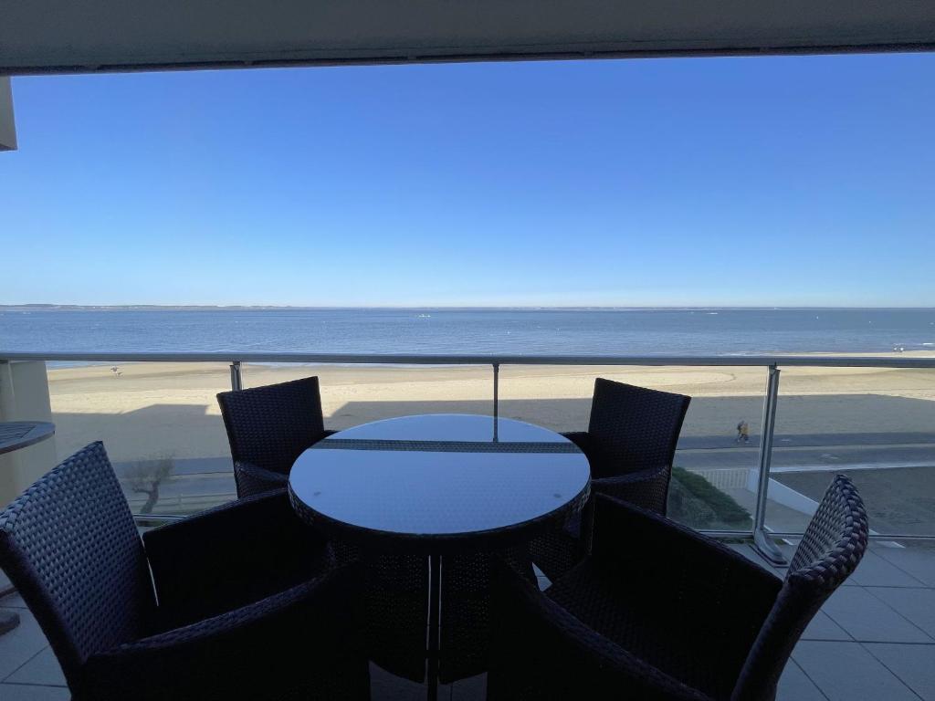 Appartement T2 proche centre avec terrasse et parking sous-terrain - FR-1-474-11 - 1