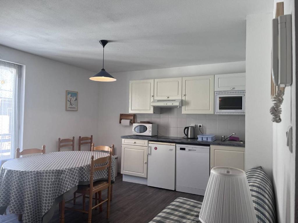 Appartement famille à Cauterets avec balcon, casier à ski, idéal pour 4 personnes - FR-1-812-36 - 1