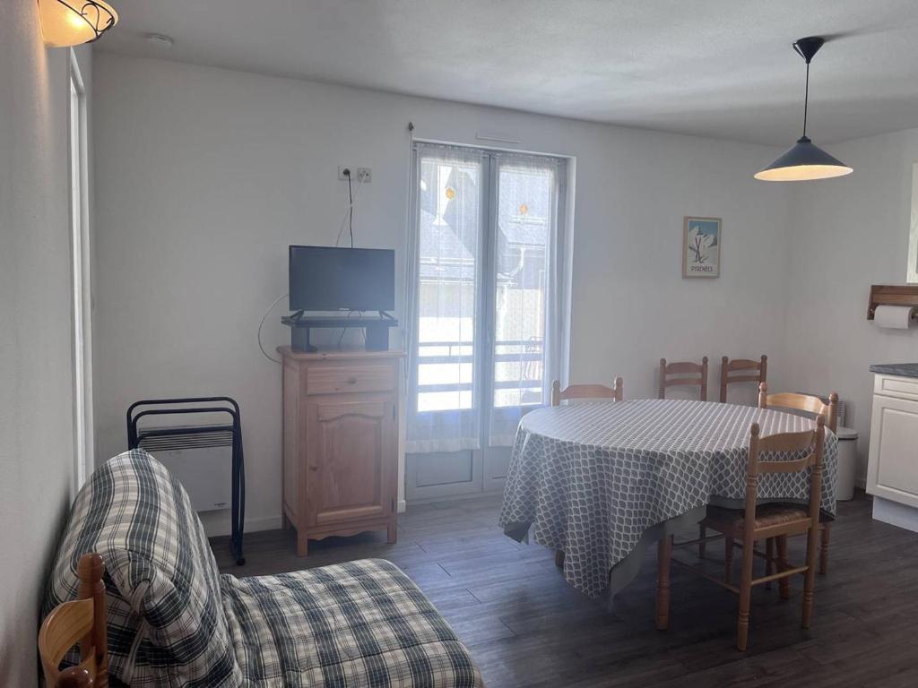 Appartement famille à Cauterets avec balcon, casier à ski, idéal pour 4 personnes - FR-1-812-36 - 2