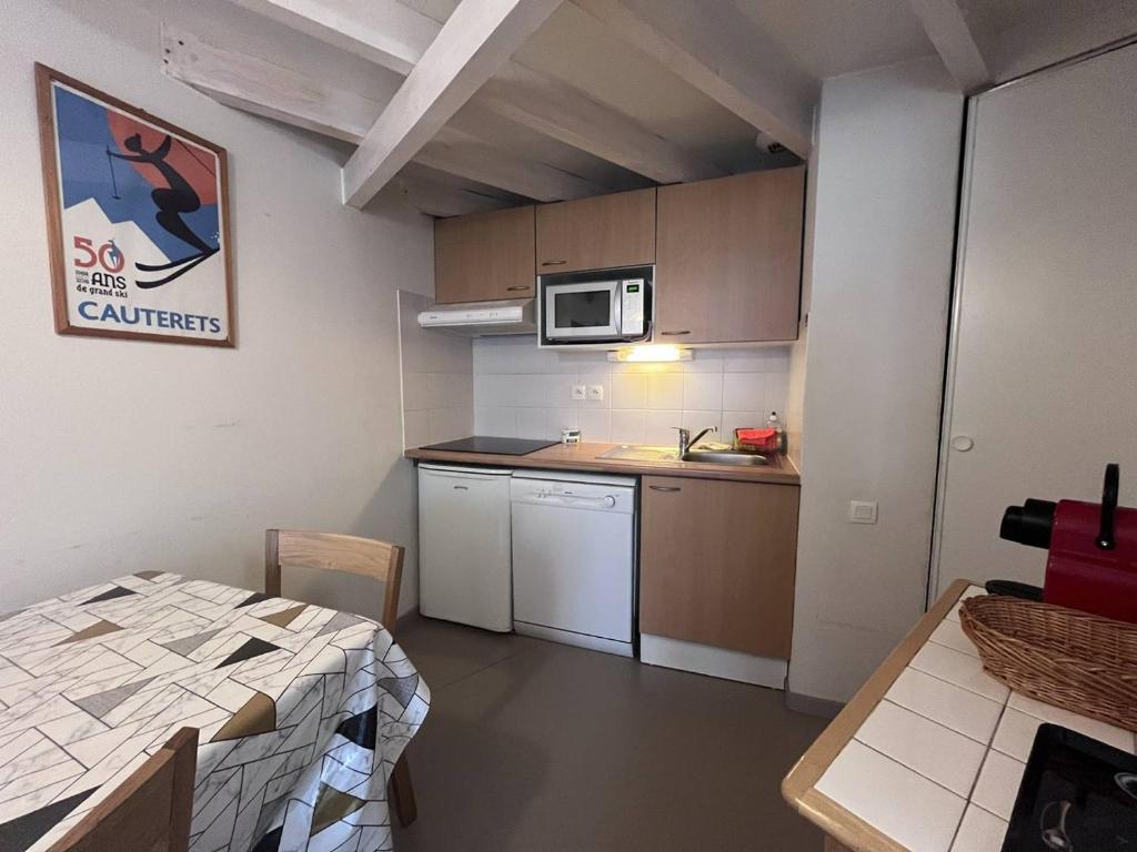 Appartement 2 chambres avec mezzanine, au cœur de Cauterets - FR-1-812-22 - 4