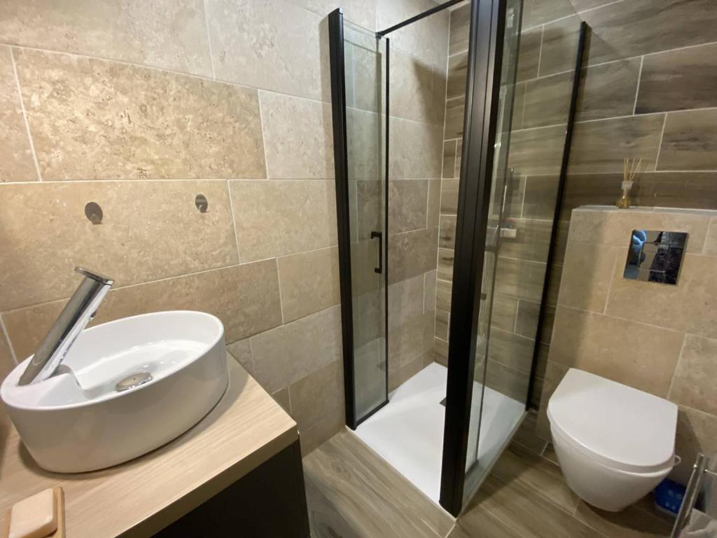 Appartement rénové avec terrasse et parking à Cauterets - FR-1-812-71 - 4