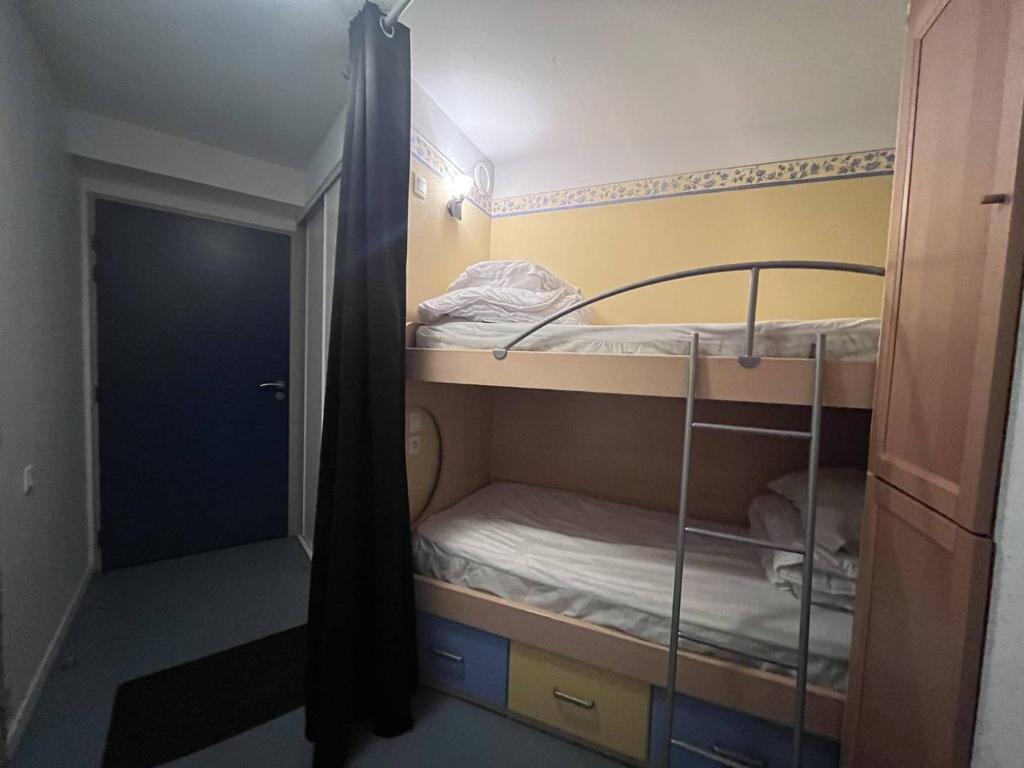 Appartement cosy avec chambre et alcove, proche des commodités - FR-1-812-80 - 4