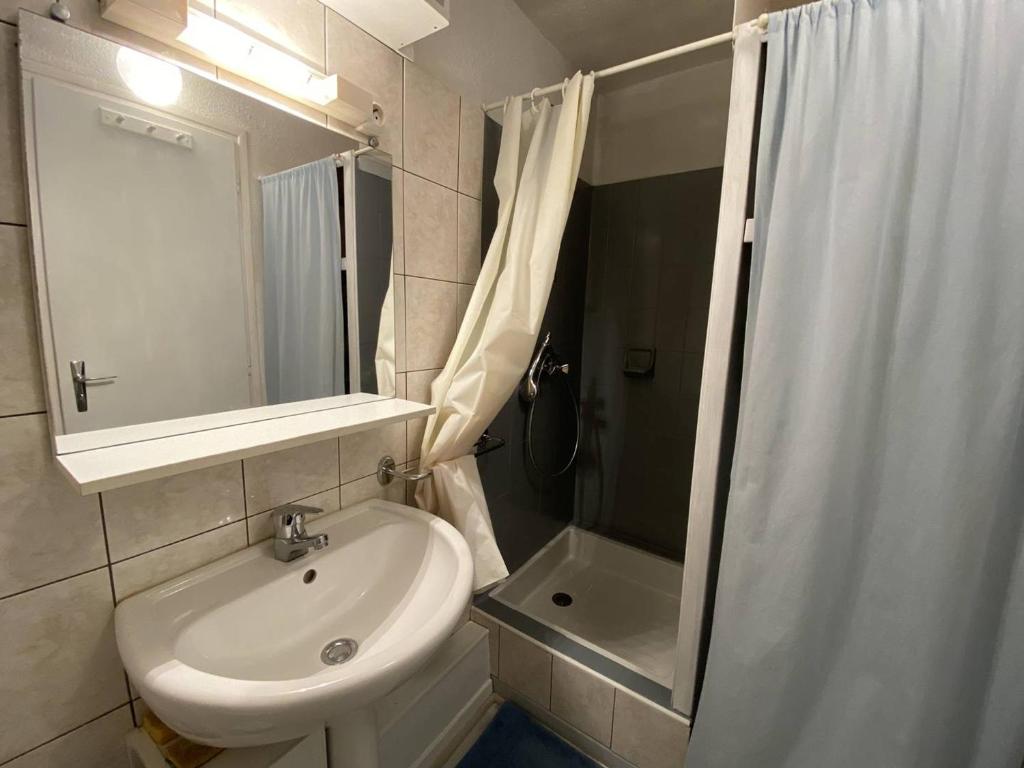 Studio central avec balcon et parking à Cauterets - FR-1-812-117 - 3