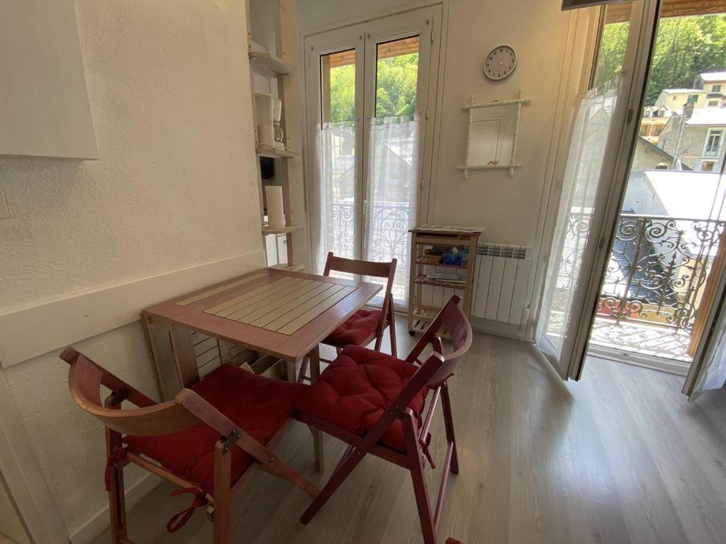 Studio central avec balcon et parking à Cauterets - FR-1-812-117 - 4