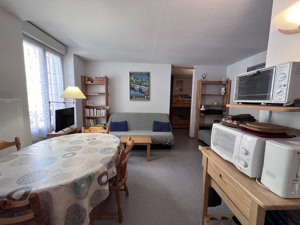 Appartement lumineux avec balcon au centre de Cauterets - FR-1-812-121 - 2
