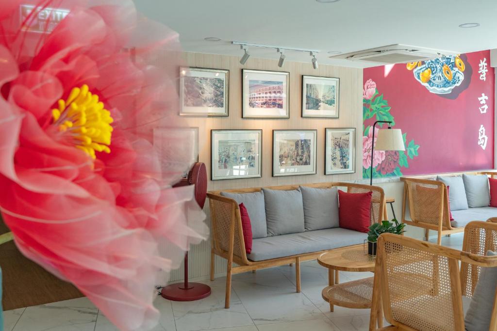 Shared lounge/TV area