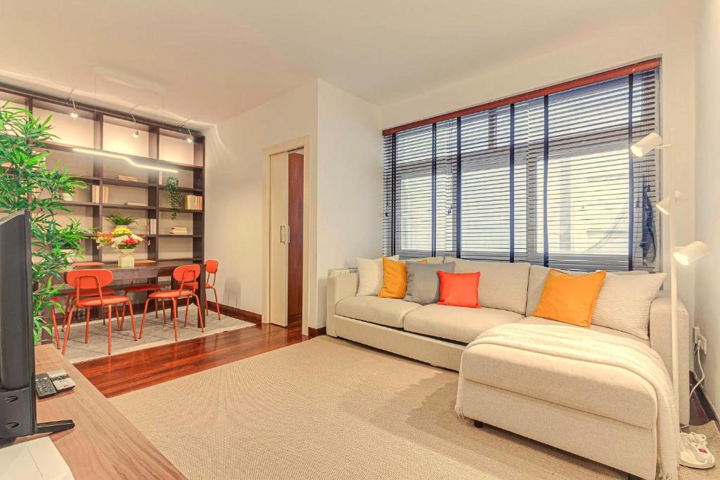 Quiet Urban Apartment - 4