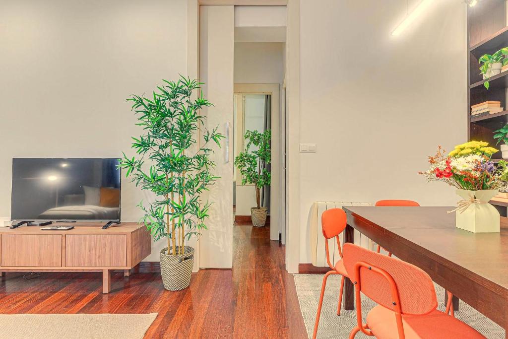 Quiet Urban Apartment - 5