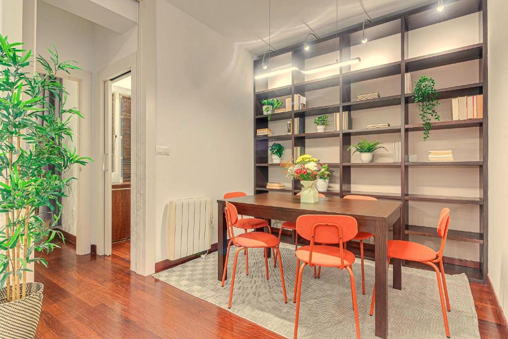 Quiet Urban Apartment - 2