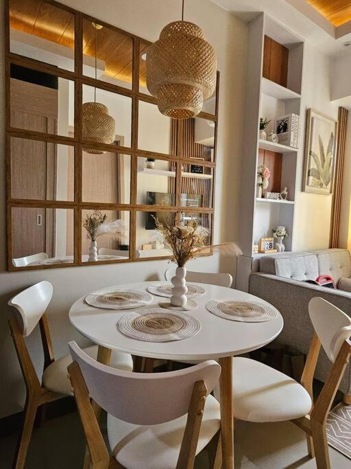 M Z Suite Home at SMDC Charm Residences, Manille