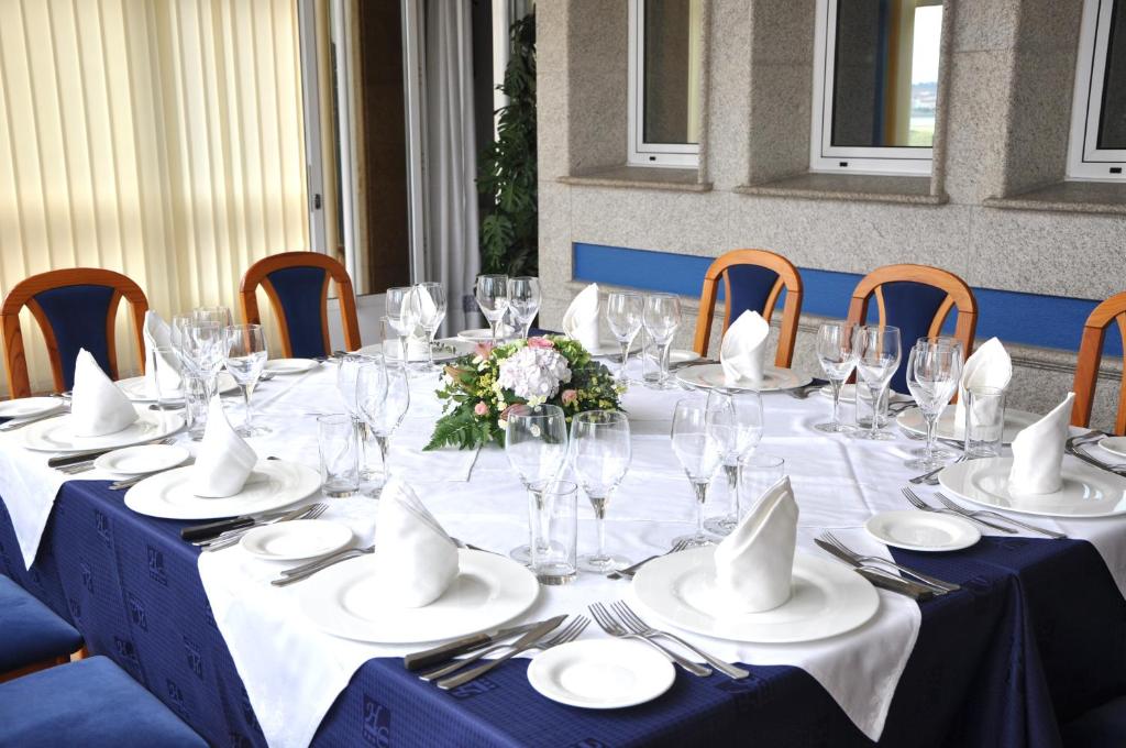 2. Hotel Cr..