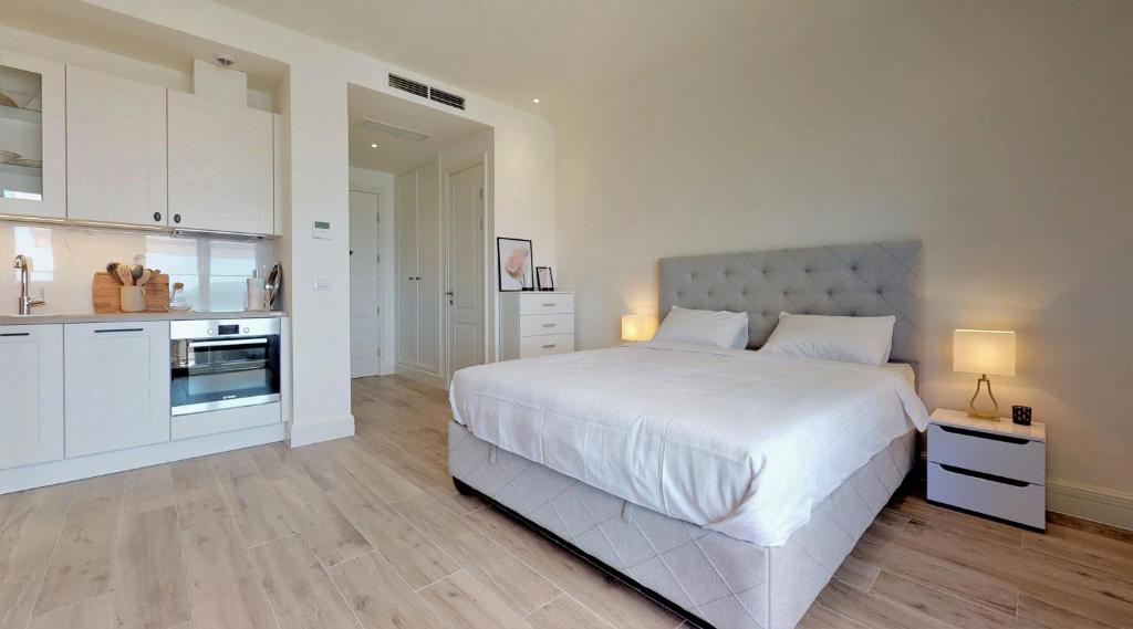 Waterfront Studio Apartment - Lustica Marina Village, Tivat