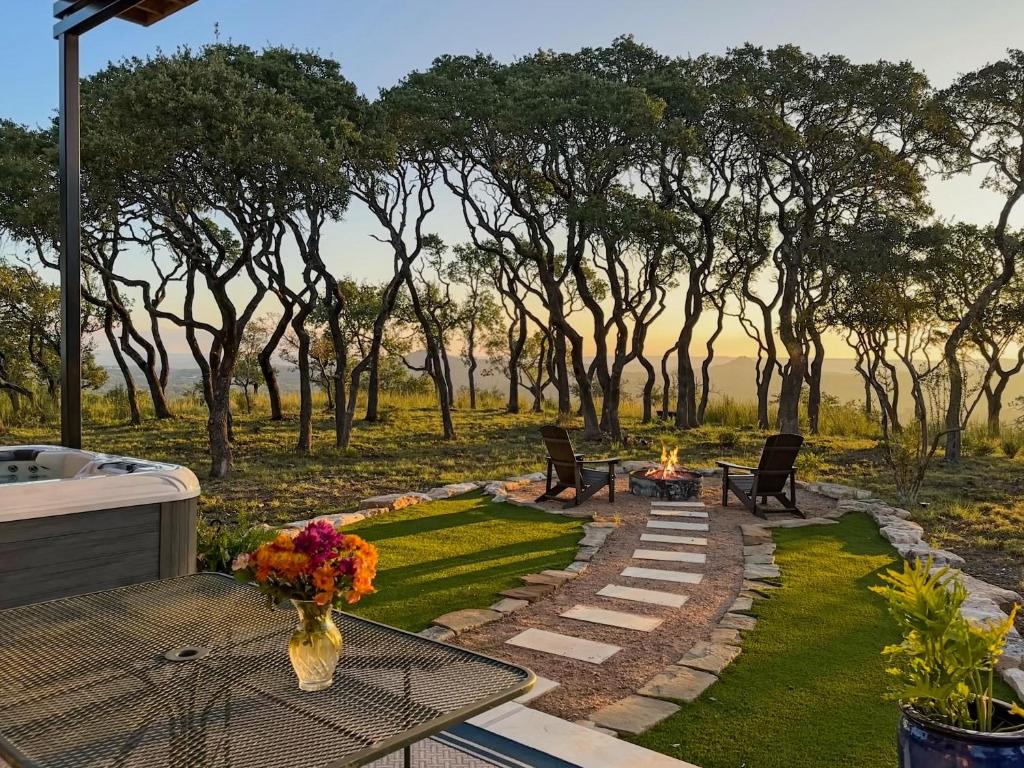 Splendor in the Hills, Wimberley