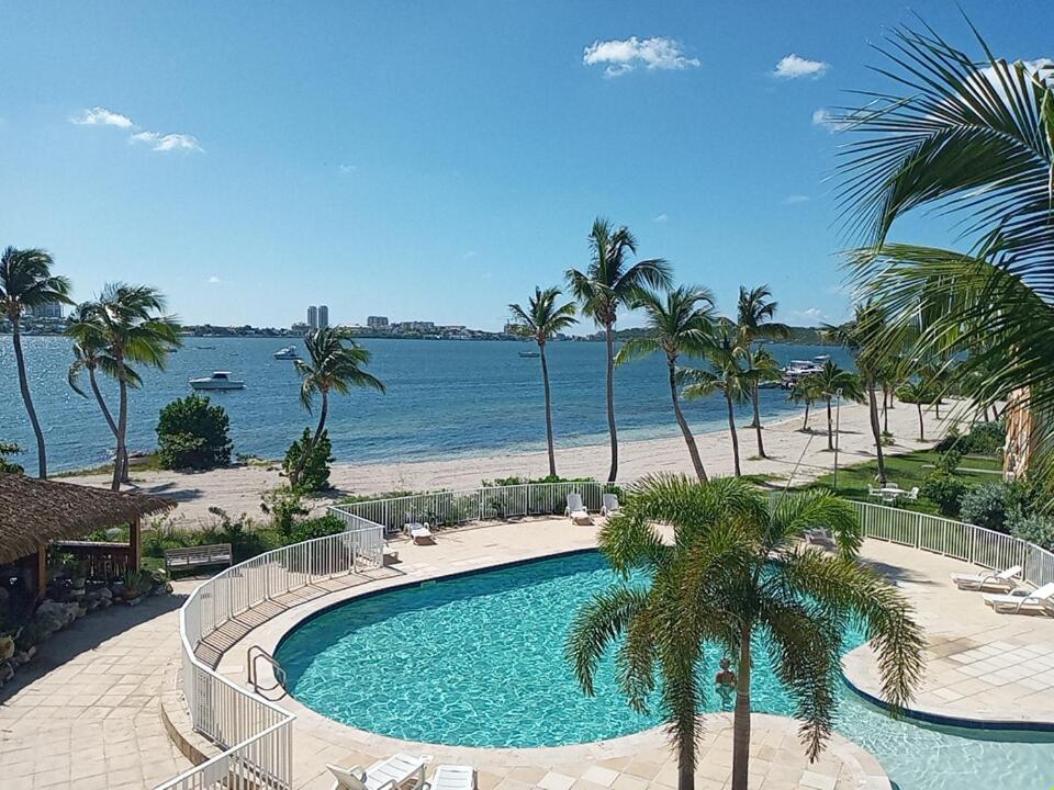 Just in paradise, Baie Nettle