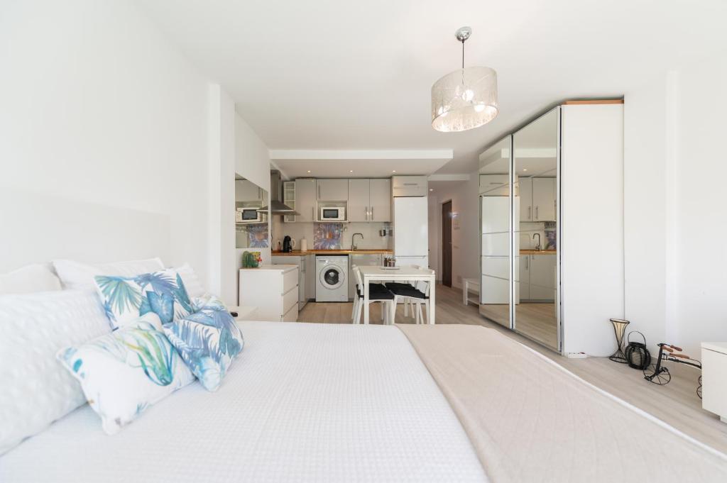 Moderno estudio y piscina a 50 metros de la playa - 3