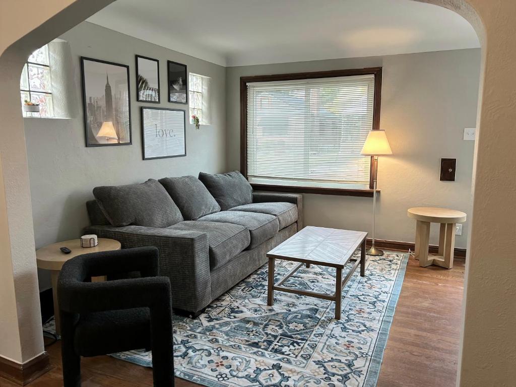 The Urban Nest – Your St. Louis City Retreat!, Saint Louis