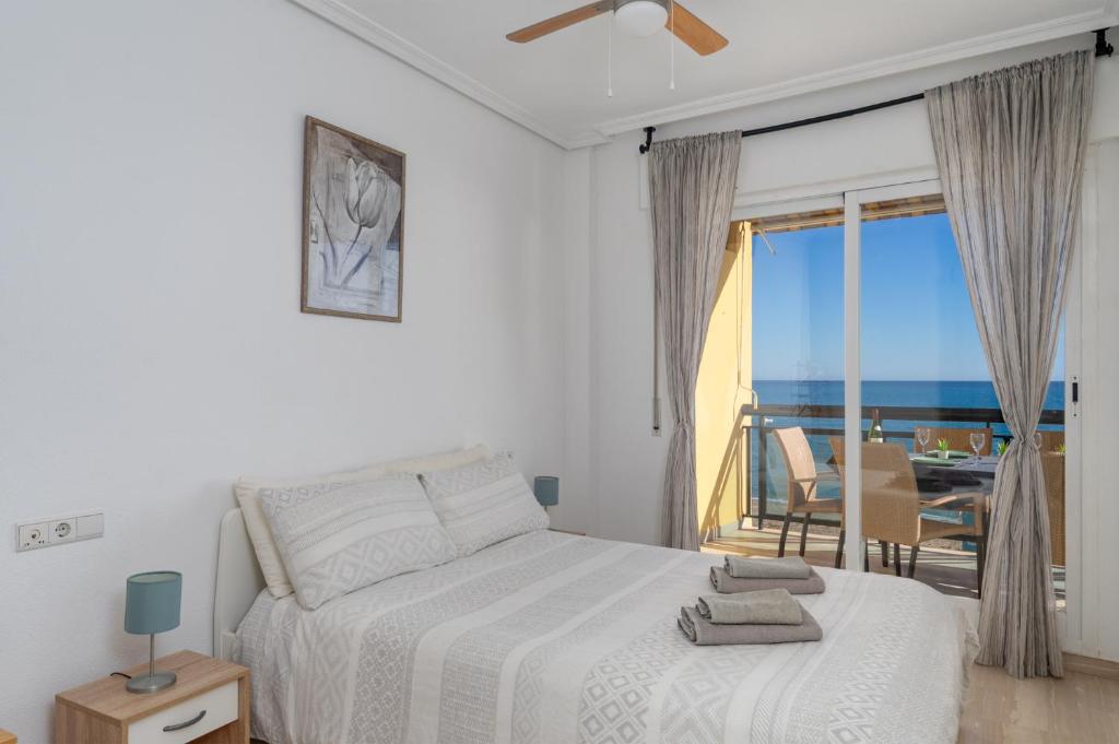 3 Bedroom, sea front & sea view, plunge pool - 4