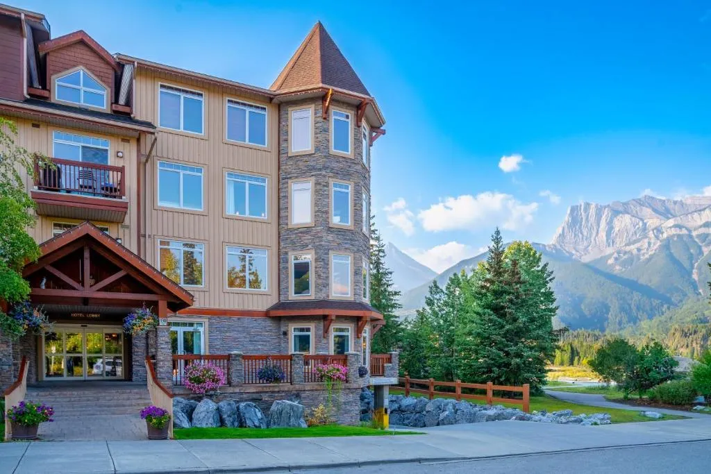 Falcon Crest Lodge by CLIQUE, hotel in Canmore