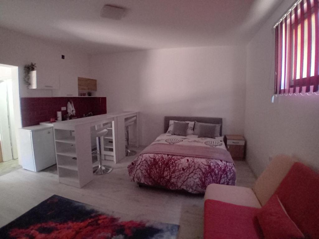 AlejaPark Inđija, Železnicka Stanica Inđija Selo