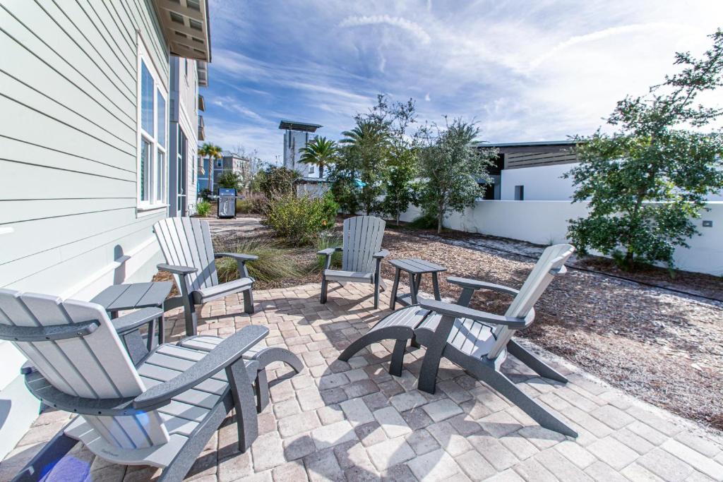 Chalet Mer, Blue Gulf Beach