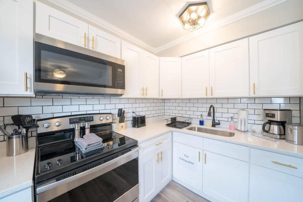 OV Mosaic - Bloom Suite, North Camellia Acres