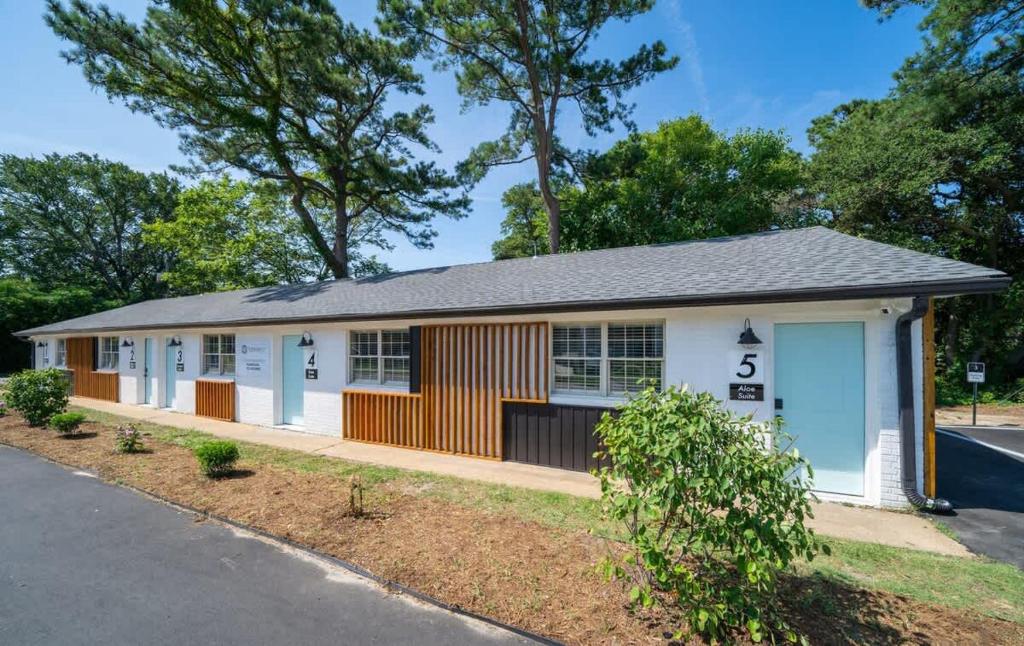 OV Mosaic - Coconut Suite, North Camellia Acres