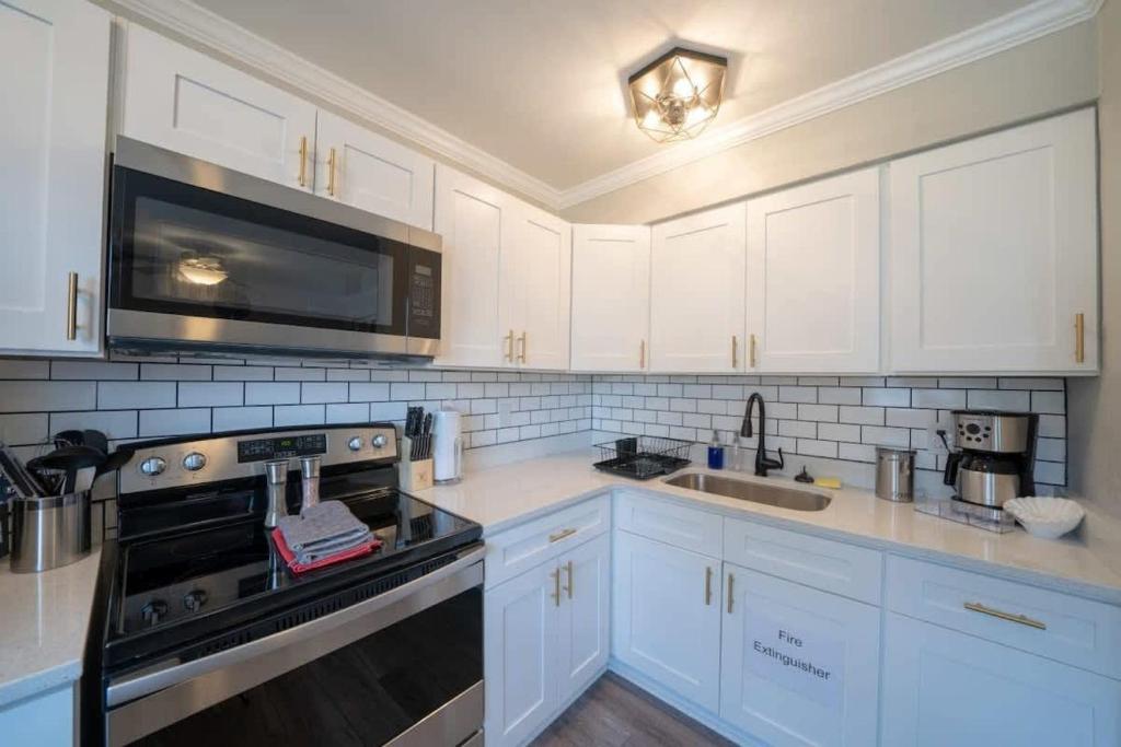 OV Mosaic - Aloe Suite, North Camellia Acres