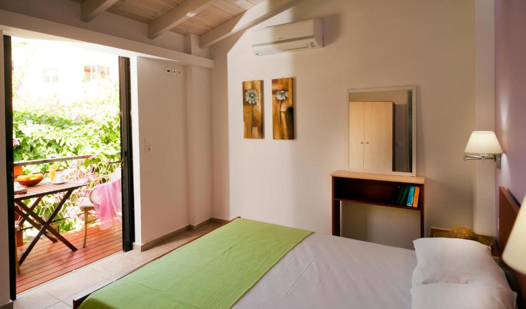 Nikolas Suites photo