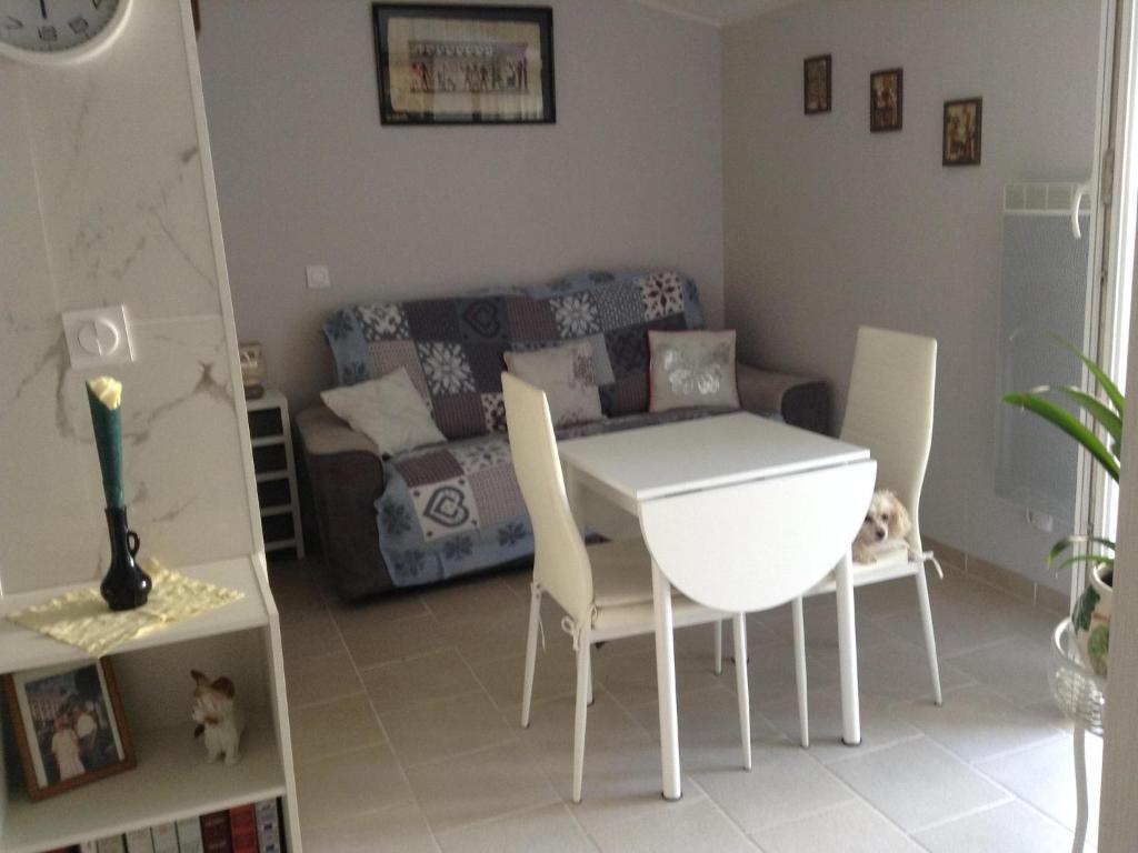 Charming town centre house with garden - 2