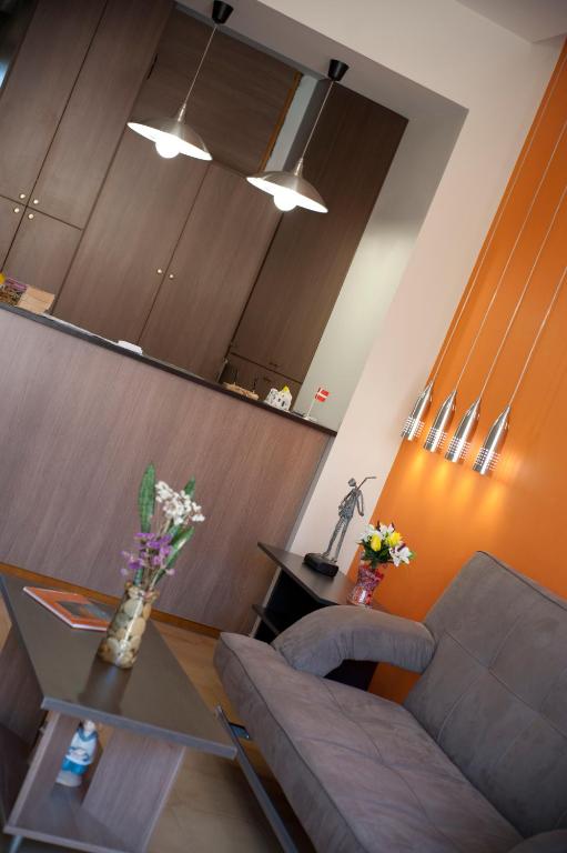 Nikolas Suites photo