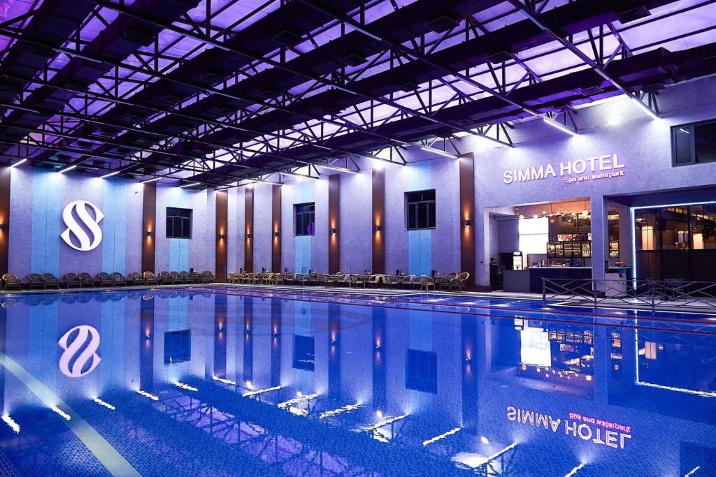 Swimming pool