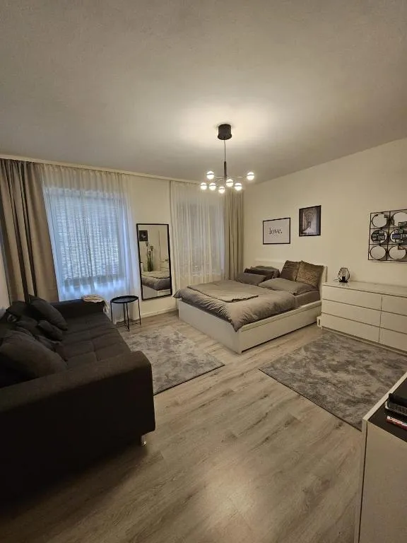 Moderne 2 Zimmer 70 qm Wohnung in Top Altstadtlage, Hotel in Koblenz